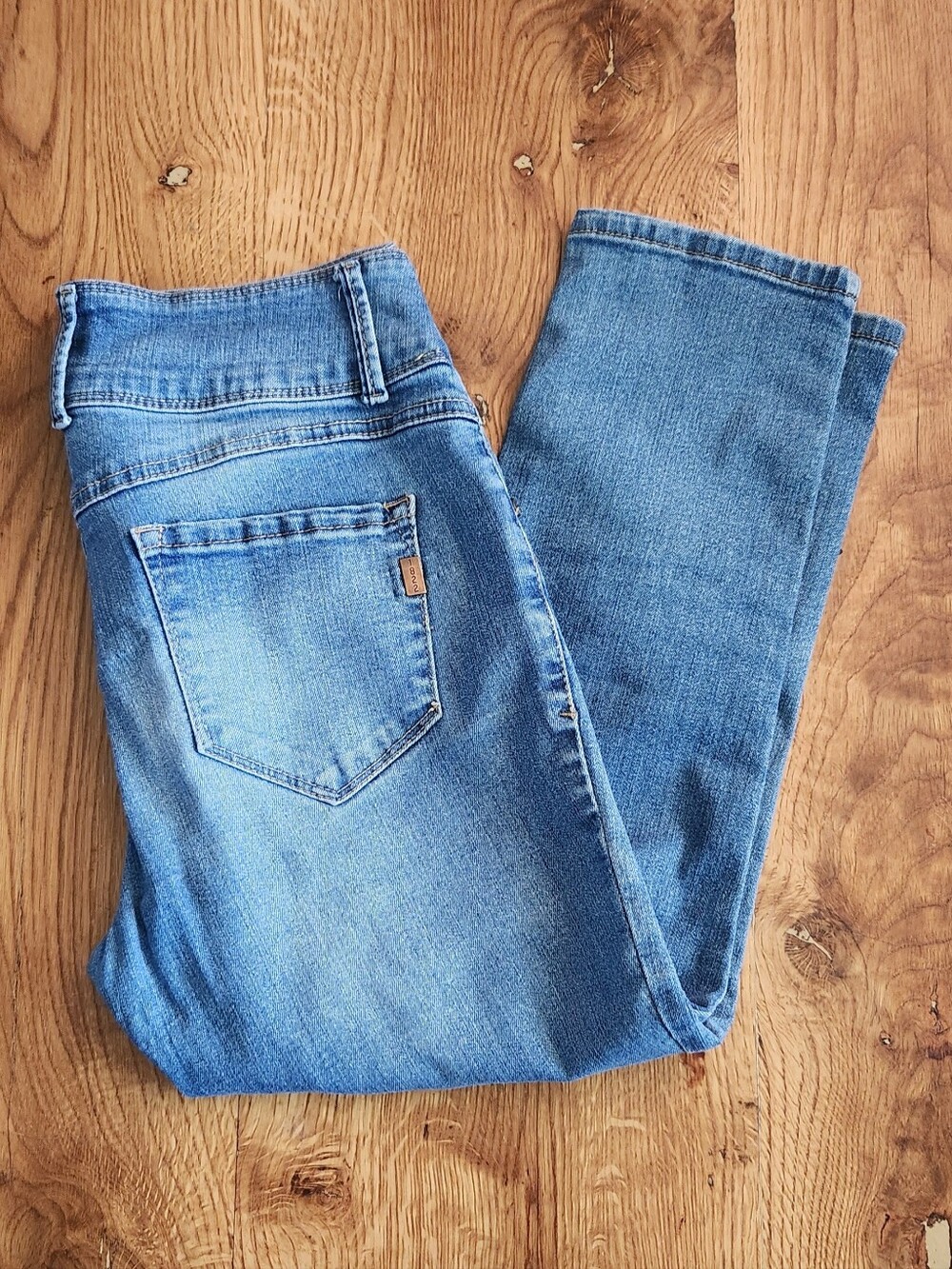 1822 Denim Cropped Blue Jeans / Capri - Picture 2 of 5